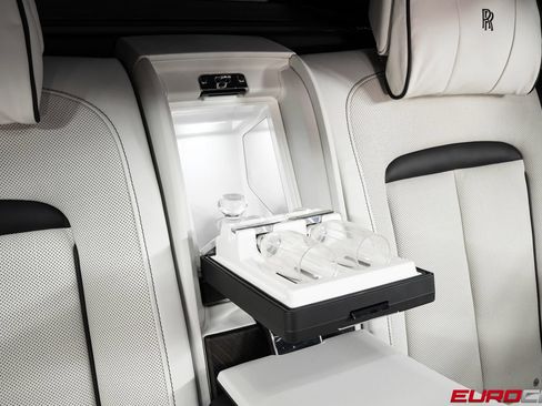 Used 2022 Rolls-Royce Cullinan w/ Cullinan Package AWD/4WD image 41