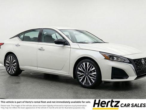 Used 2025 Nissan Altima 2.5 SV image 1