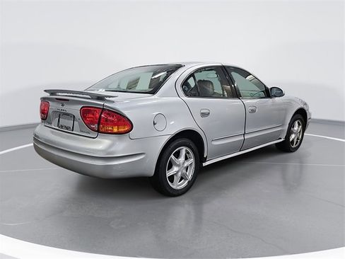 Used 2001 Oldsmobile Alero GL w/ Special Edition Pkg image 3