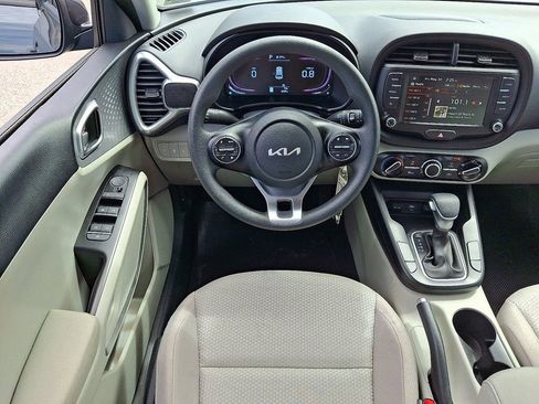 Used 2025 Kia Soul LX FWD image 12