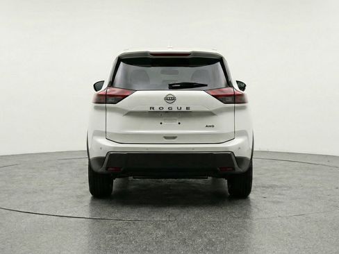 Used 2025 Nissan Rogue SV AWD/4WD image 7