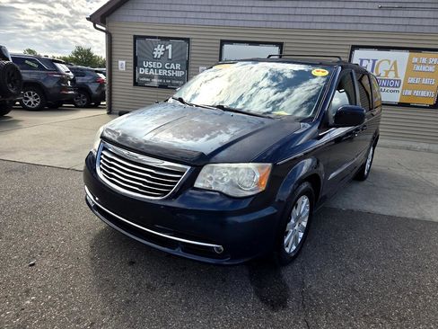 Used 2013 Chrysler Town & Country Touring image 1