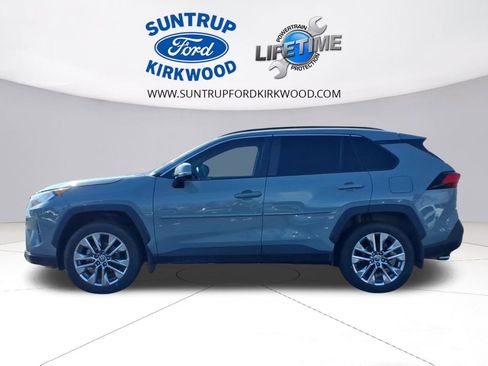 Used 2021 Toyota RAV4 XLE Premium image 22