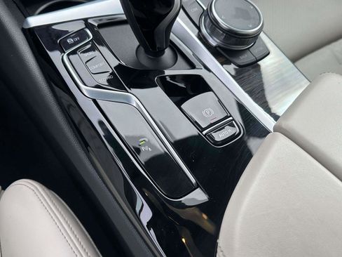 Used 2023 BMW 530i xDrive w/ Premium Package image 32