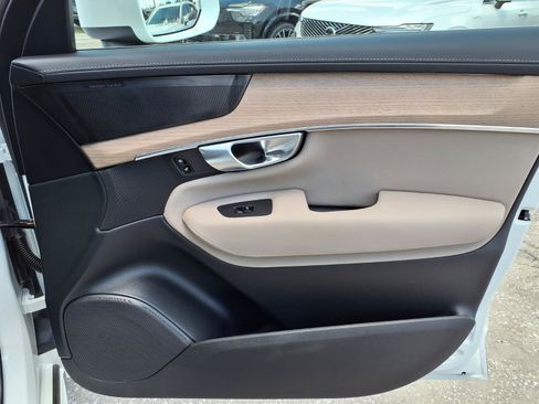 Certified 2025 Volvo XC90 T8 Plus AWD/4WD image 12