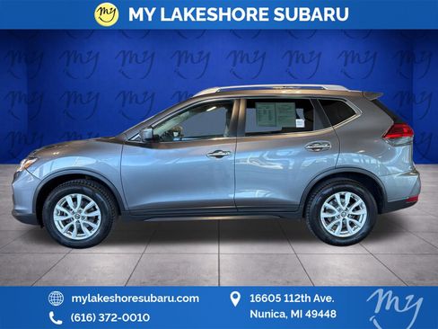 Used 2017 Nissan Rogue SV image 4