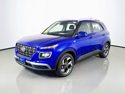 Certified 2024 Hyundai Venue Limited image 2