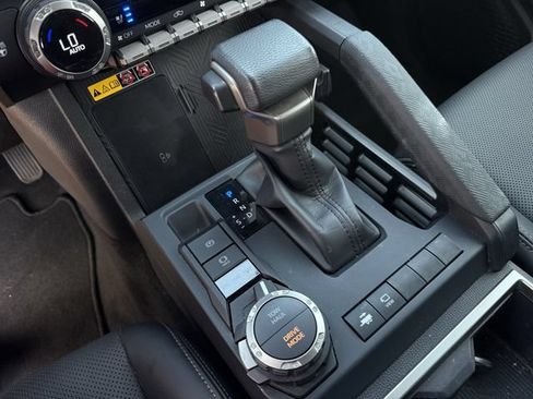 Used 2025 Toyota Tacoma Limited AWD/4WD image 21
