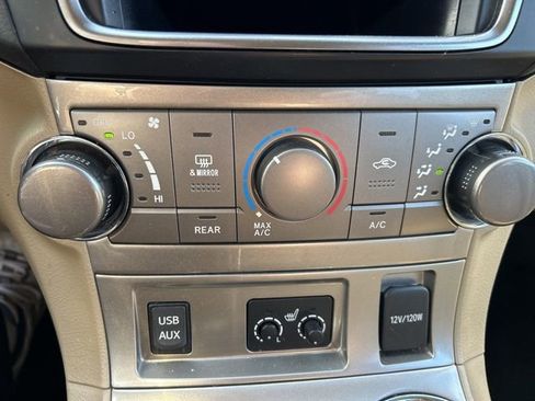 Used 2013 Toyota Highlander SE image 18
