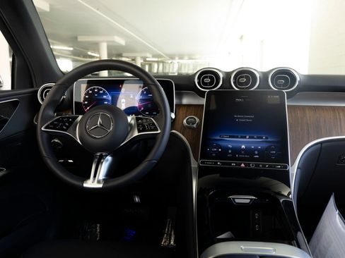Used 2026 Mercedes-Benz GLC 300 4MATIC image 17