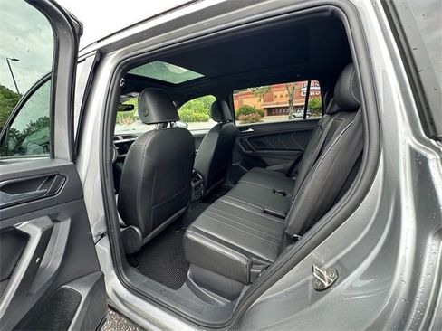 Used 2022 Volkswagen Tiguan SE R-Line image 18