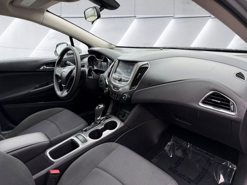 Used 2017 Chevrolet Cruze LT w/ Convenience Package image 16