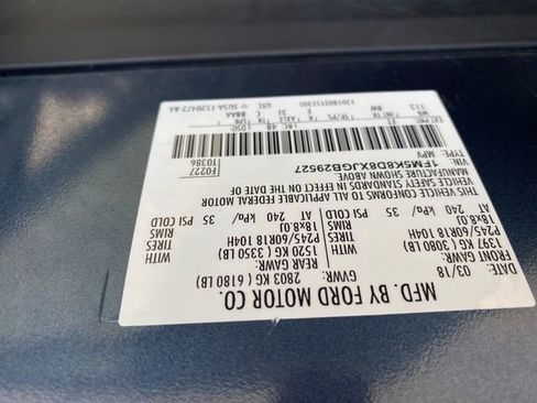 Used 2018 Ford Explorer XLT w/ Equipment Group 201A AWD/4WD image 24