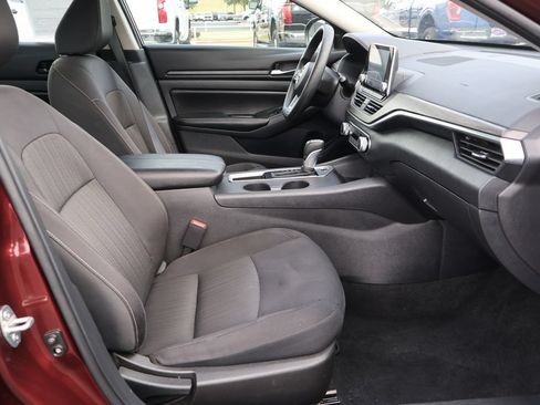 Used 2025 Nissan Altima 2.5 SV FWD image 17