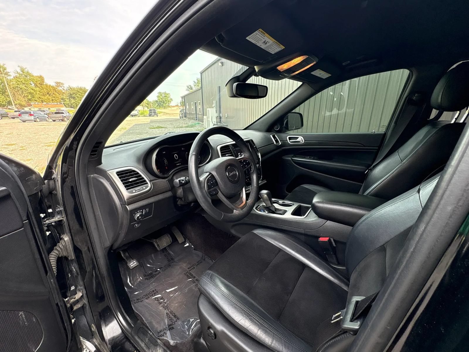 Used 2018 Jeep Grand Cherokee Altitude AWD/4WD image 9