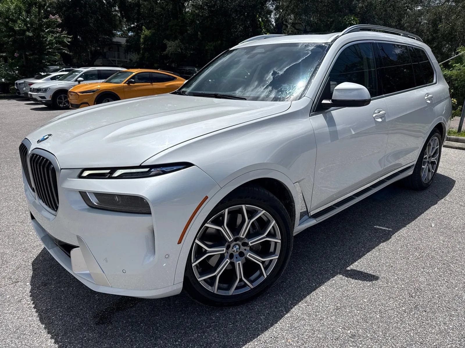 Used 2025 BMW X7 xDrive40i AWD/4WD image 2