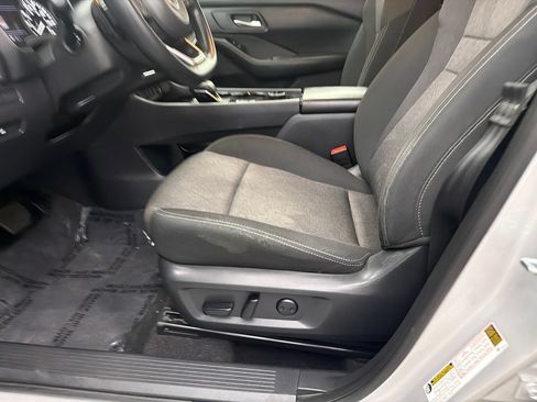 Used 2024 Nissan Rogue SV AWD/4WD image 10