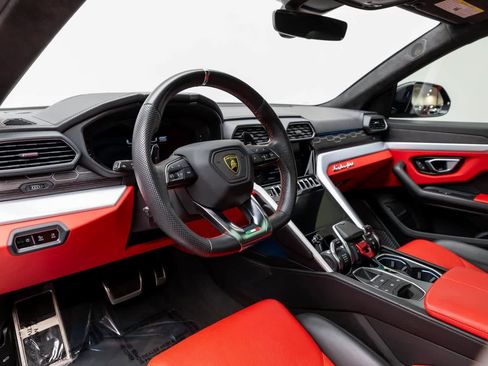 Used 2022 Lamborghini Urus image 2