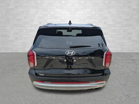 Used 2023 Hyundai Palisade Calligraphy FWD image 3