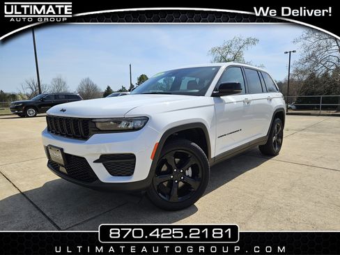 Used 2025 Jeep Grand Cherokee Altitude AWD/4WD image 1