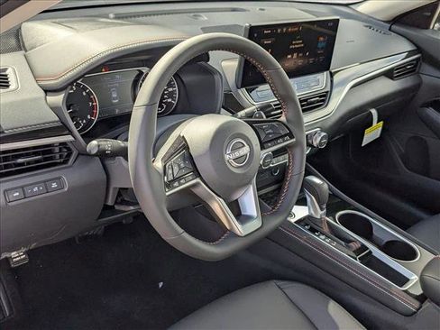 New 2025 Nissan Altima 2.5 SR image 3