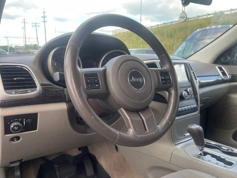 Used 2012 Jeep Grand Cherokee Laredo w/ Laredo E Group AWD/4WD image 14