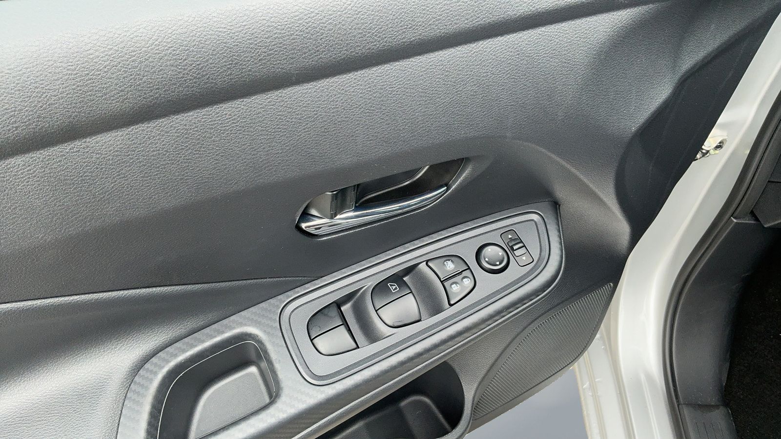 Certified 2025 Nissan Versa SV w/ Trunk Package FWD image 22