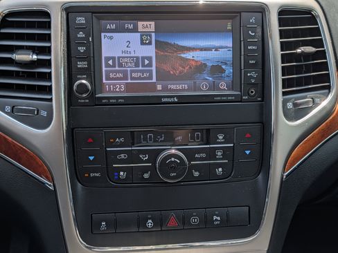 Used 2012 Jeep Grand Cherokee Overland AWD/4WD image 23