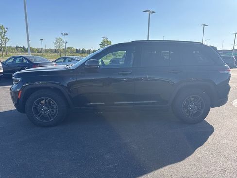Used 2024 Jeep Grand Cherokee Trailhawk w/ Luxury Tech Group III AWD/4WD image 4