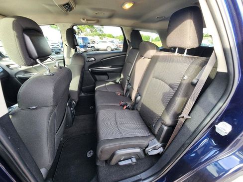 Used 2019 Dodge Journey SE FWD image 17