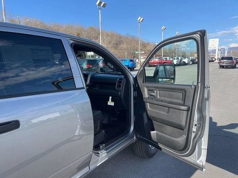 Used 2023 RAM 3500 Tradesman w/ Chrome Appearance Group AWD/4WD image 19