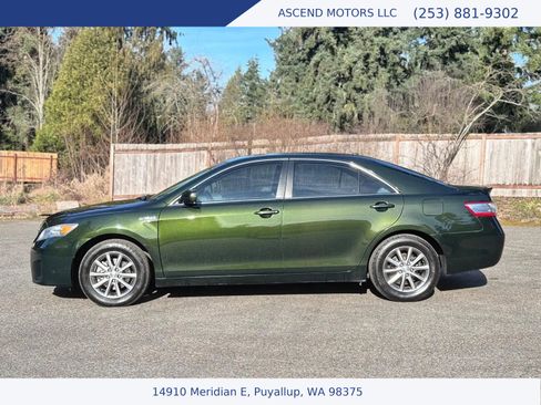 Used 2011 Toyota Camry Hybrid Sedan 4D image 2