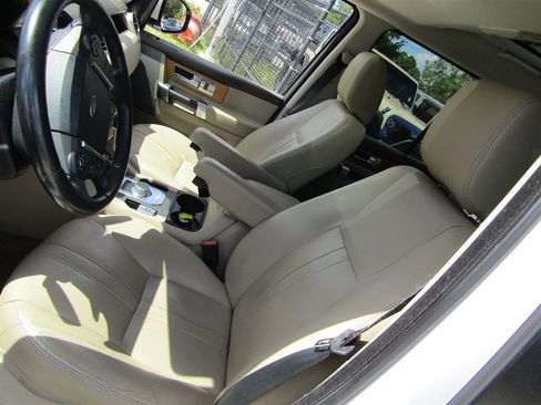 Used 2015 Land Rover LR4 HSE AWD/4WD image 8