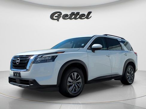 Certified 2025 Nissan Pathfinder SV image 9