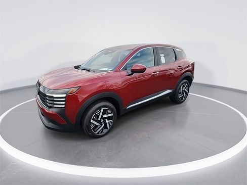 Used 2025 Nissan Kicks SV image 4