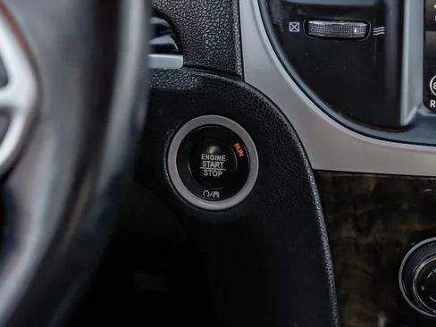 Used 2019 Chrysler 300 Limited RWD image 26