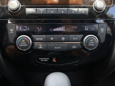 Used 2014 Nissan Rogue SV w/ SV Moonroof Package FWD image 33