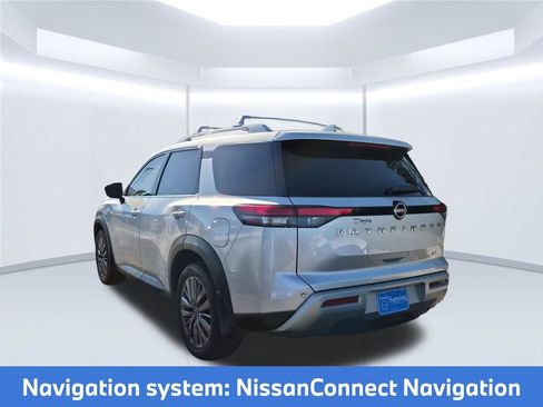 Used 2022 Nissan Pathfinder SL w/ SL Premium Package FWD image 2
