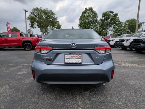 Used 2025 Toyota Corolla LE w/ LE Premium Package FWD image 5