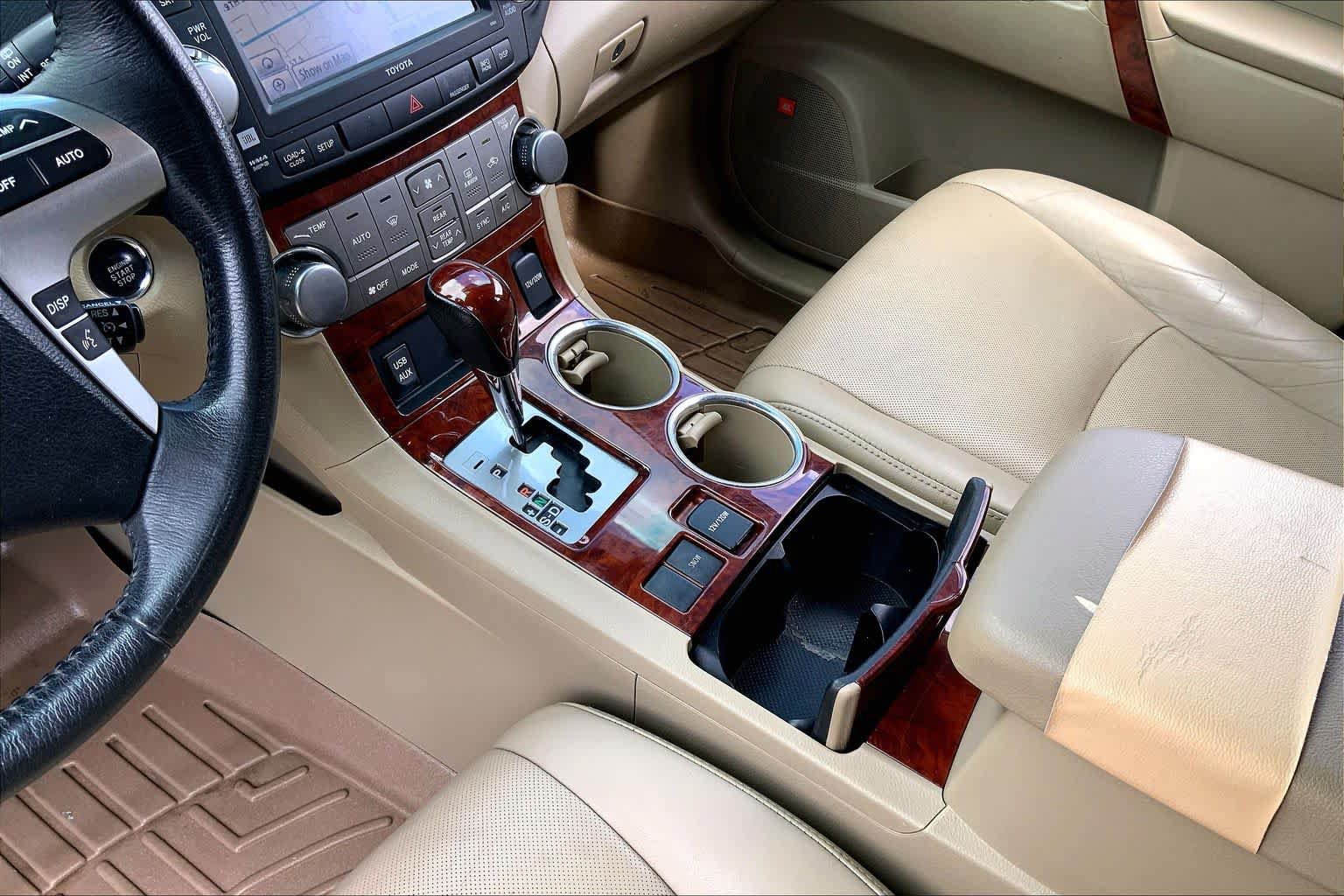 Used 2012 Toyota Highlander Limited w/ Tow Pkg FWD image 17