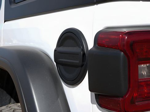 Used 2025 Jeep Wrangler Unlimited Rubicon image 33