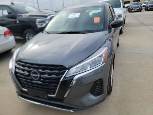 Used 2024 Nissan Kicks S image 2