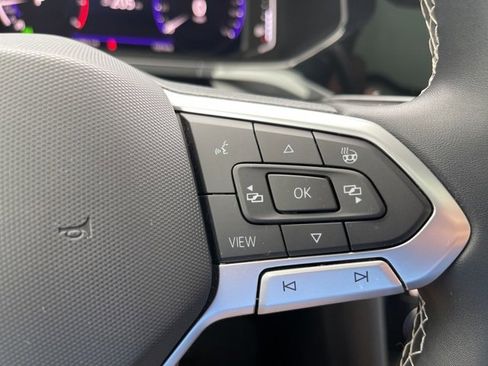 Certified 2022 Volkswagen Taos SEL w/ Panoramic Sunroof Package image 23