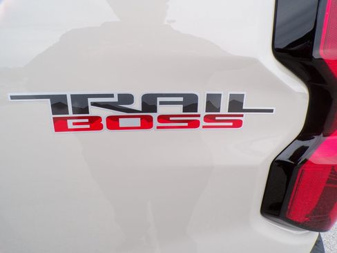 New 2026 Chevrolet Colorado Trail Boss AWD/4WD image 17