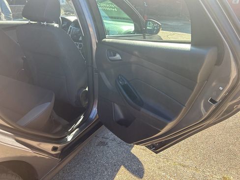 Used 2013 Ford Focus SE w/ SE Winter Pkg image 25