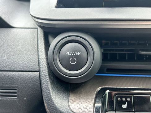 Used 2024 Toyota Prius XLE FWD image 33