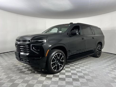 Used 2025 Chevrolet Suburban RST w/ Sun And Tow Package image 3