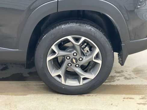 Certified 2024 Chevrolet Trax LT w/ Driver Confidence Package image 25