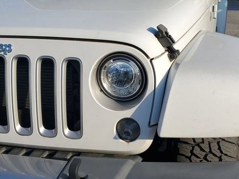 Certified 2017 Jeep Wrangler Unlimited Sahara w/ Connectivity Group image 4