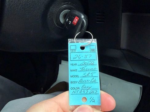 Certified 2022 Toyota Tacoma SR5 AWD/4WD image 32